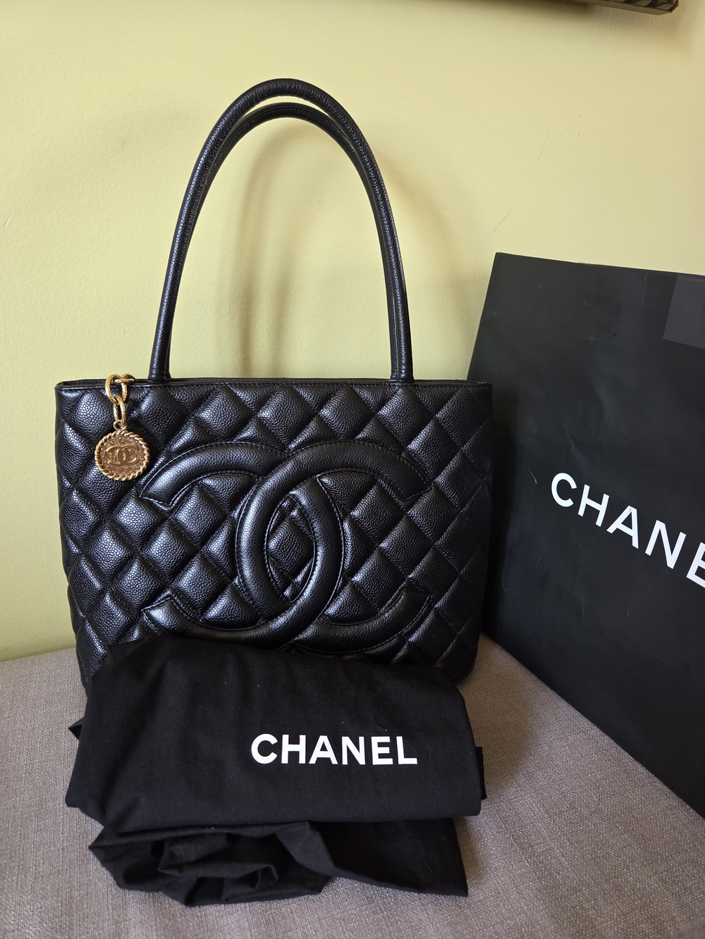 1950cad Chanel Medallion Tote In Caviar
